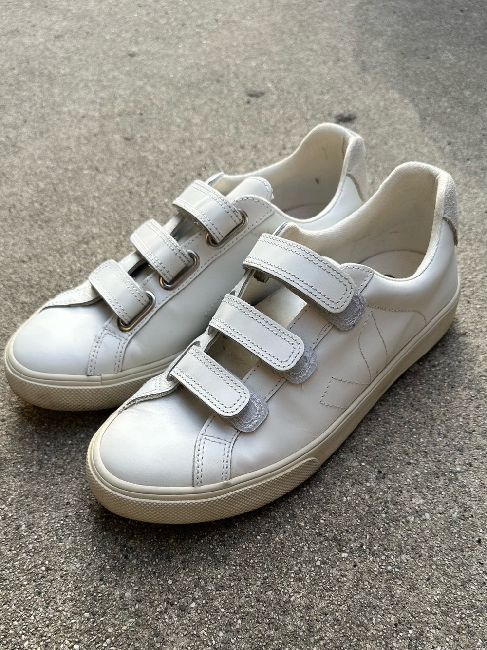 VEJA | Women’s US 6 Recife White Leather Sneakers